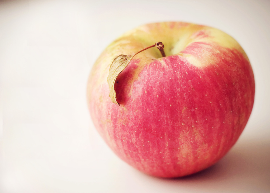 Honey Crisp by Ann via Flickr, Licensed under CC BY-SA 2.0