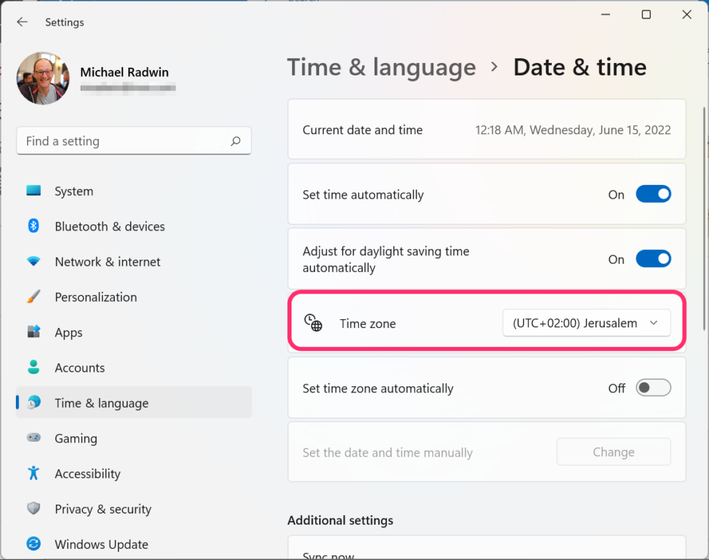 calendar - Outlook shows all day events in adjacent time zones on